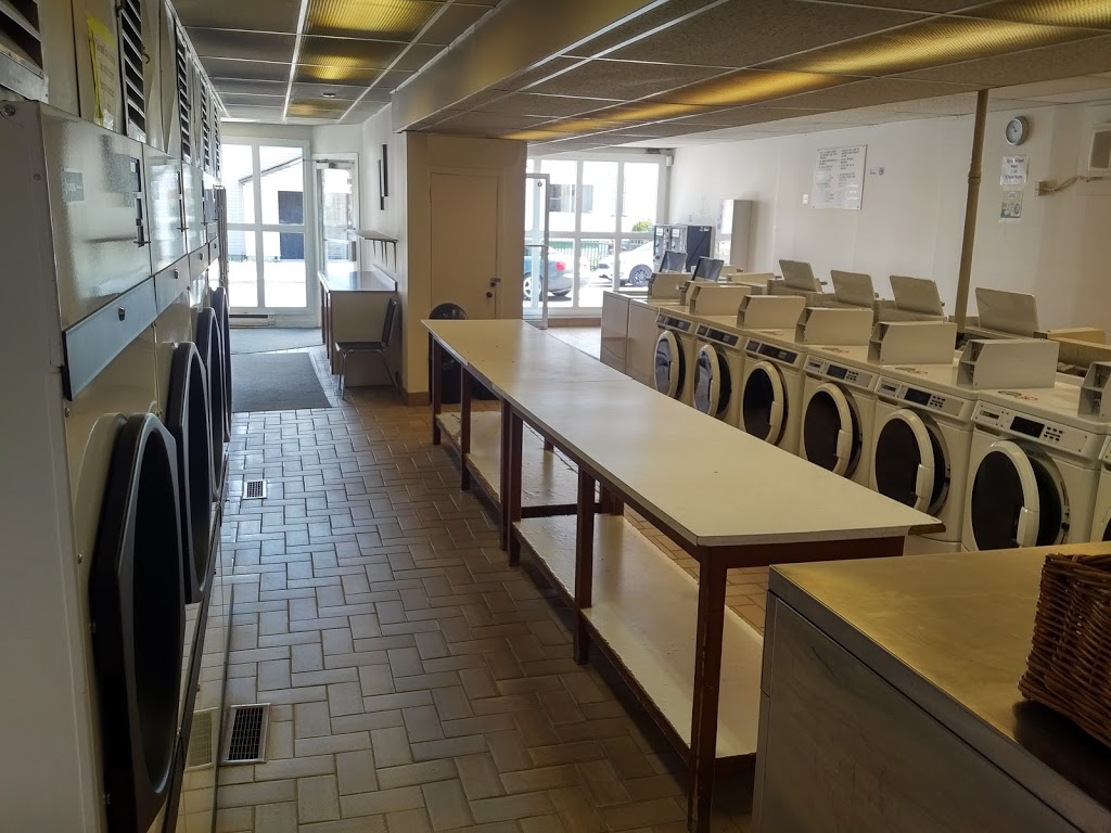 Laverie St-Charles Laundromat | 36 St Charles St, Vanier, ON K1L 5V2, Canada | Phone: (613) 298-1312