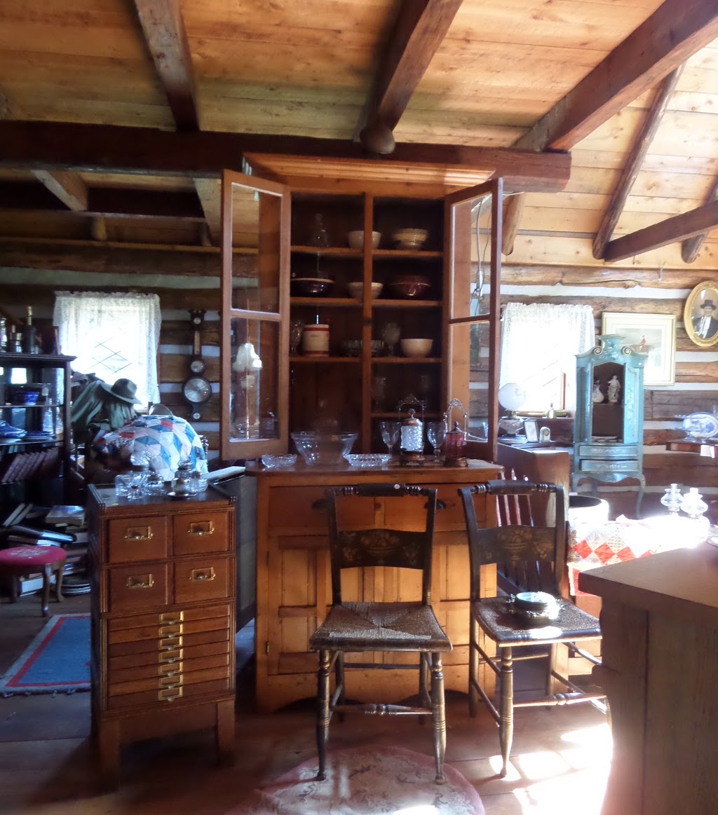 Log Farm Antiques | 1563 9th Line, Carleton Place, ON K7C 3P2, Canada | Phone: (613) 257-3757