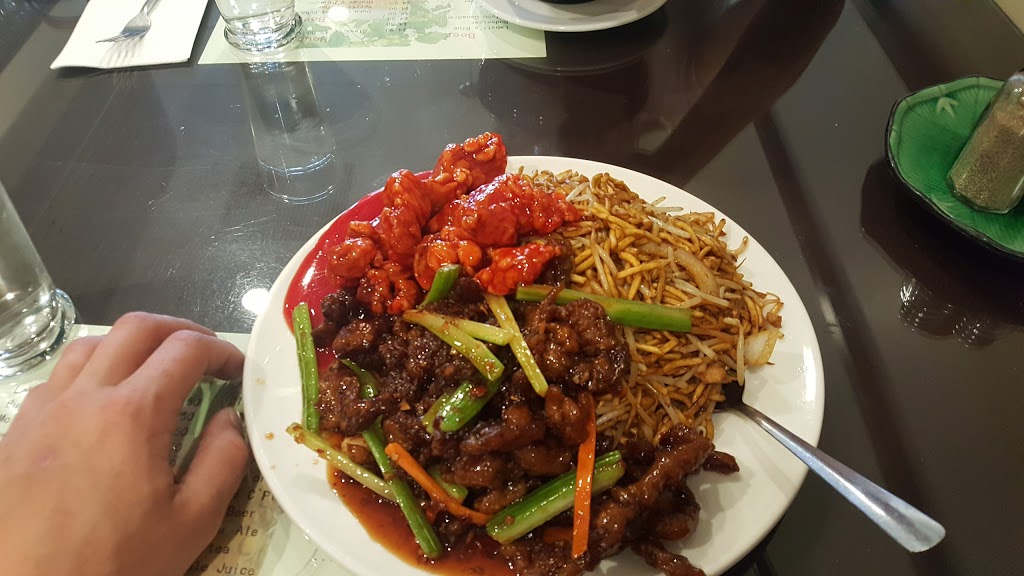 Lums Chinese Restaurant | 914 Esquimalt Rd, Victoria, BC V9A 3M6, Canada | Phone: (250) 385-2322