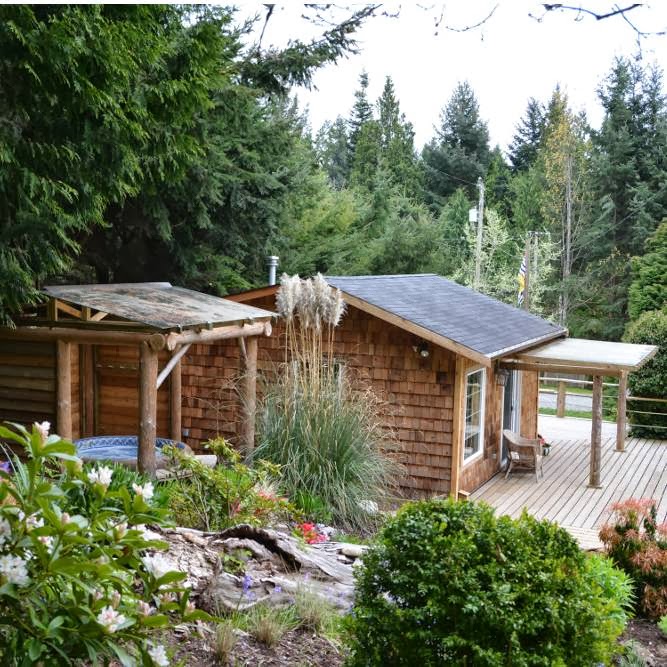 Stephens Creek Guesthouse B&B | 2920 Lower Rd, Roberts Creek, BC V0N 2W4, Canada | Phone: (604) 741-0622