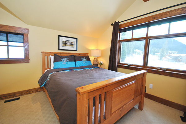 Twin Oaks Chalet | 2463 Fairways Dr, Sun Peaks, BC V0E 5N0, Canada | Phone: (250) 578-6939