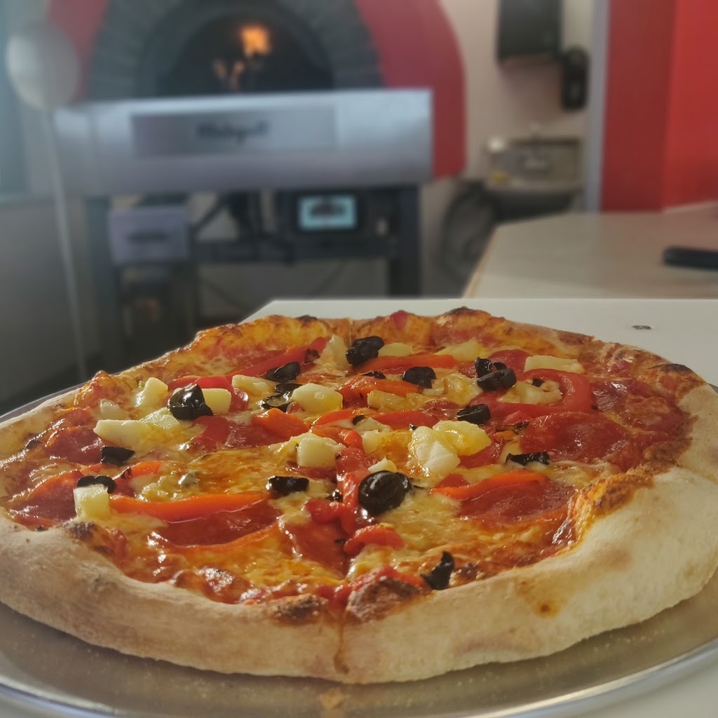 Outlaws Pizzeria | 801 Central Ave, Thunder Bay, ON P7B 6P8, Canada | Phone: (807) 286-1118