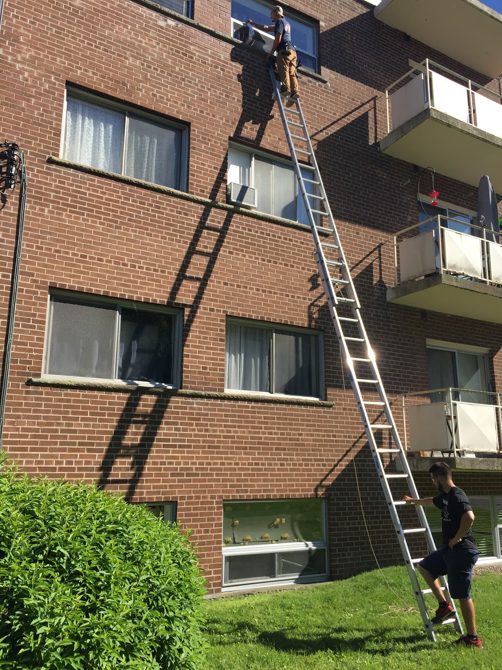 Star Bright Professional Window Cleaners | 1235 Fairview St suite #387, Burlington, ON L7S 2K9, Canada | Phone: (905) 335-2555