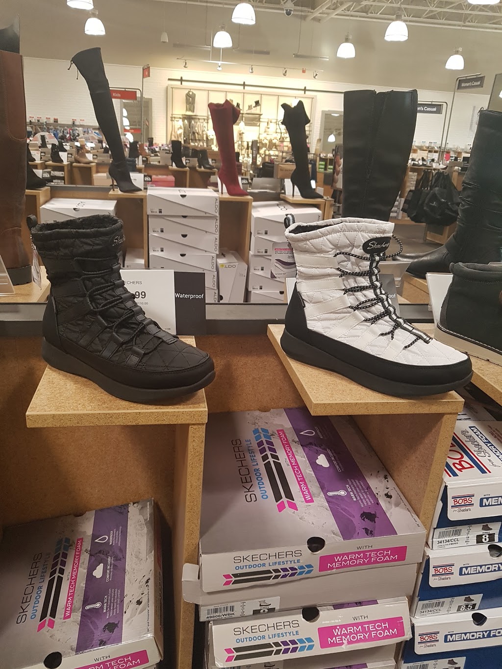 DSW Designer Shoe Warehouse | 60 Martindale Crescent #3, Ancaster, ON L9K 1J9, Canada | Phone: (289) 445-1083