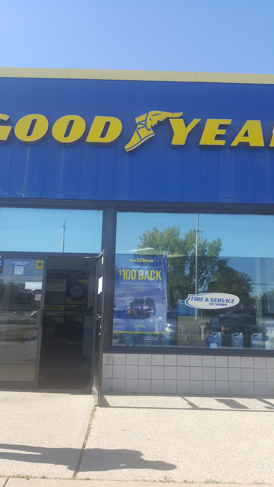 Beverly Tire & Auto | 2651 Lauzon Pkwy, Windsor, ON N8T 2Z5, Canada | Phone: (519) 974-2090