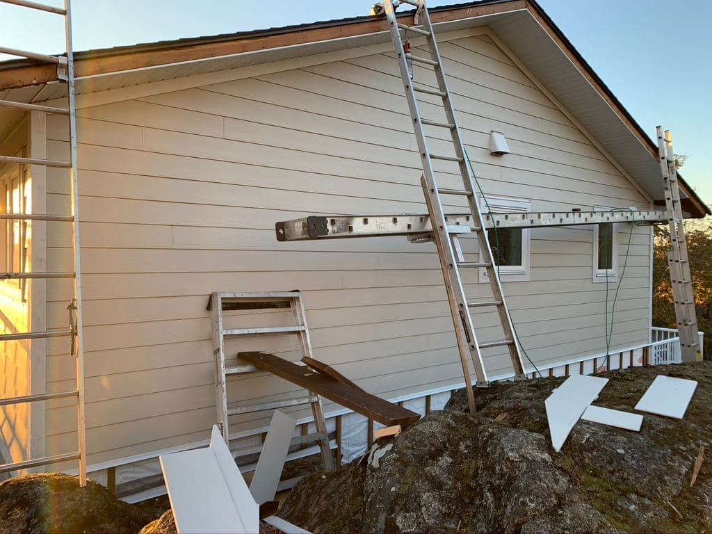 Ideal Siding Victoria | 458 Kipling St, Victoria, BC V8S 3J8, Canada | Phone: (778) 400-0575