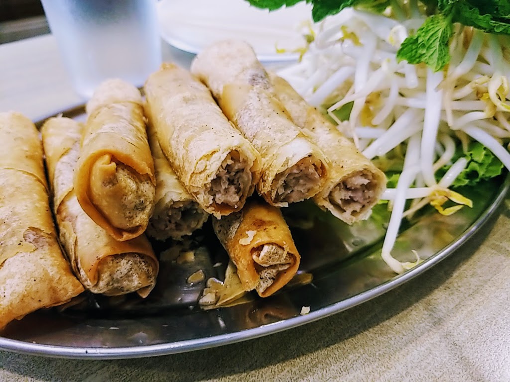 Anh Dao Restaurant | 383 Spadina Ave, Toronto, ON M5T 2G6, Canada | Phone: (416) 598-4514