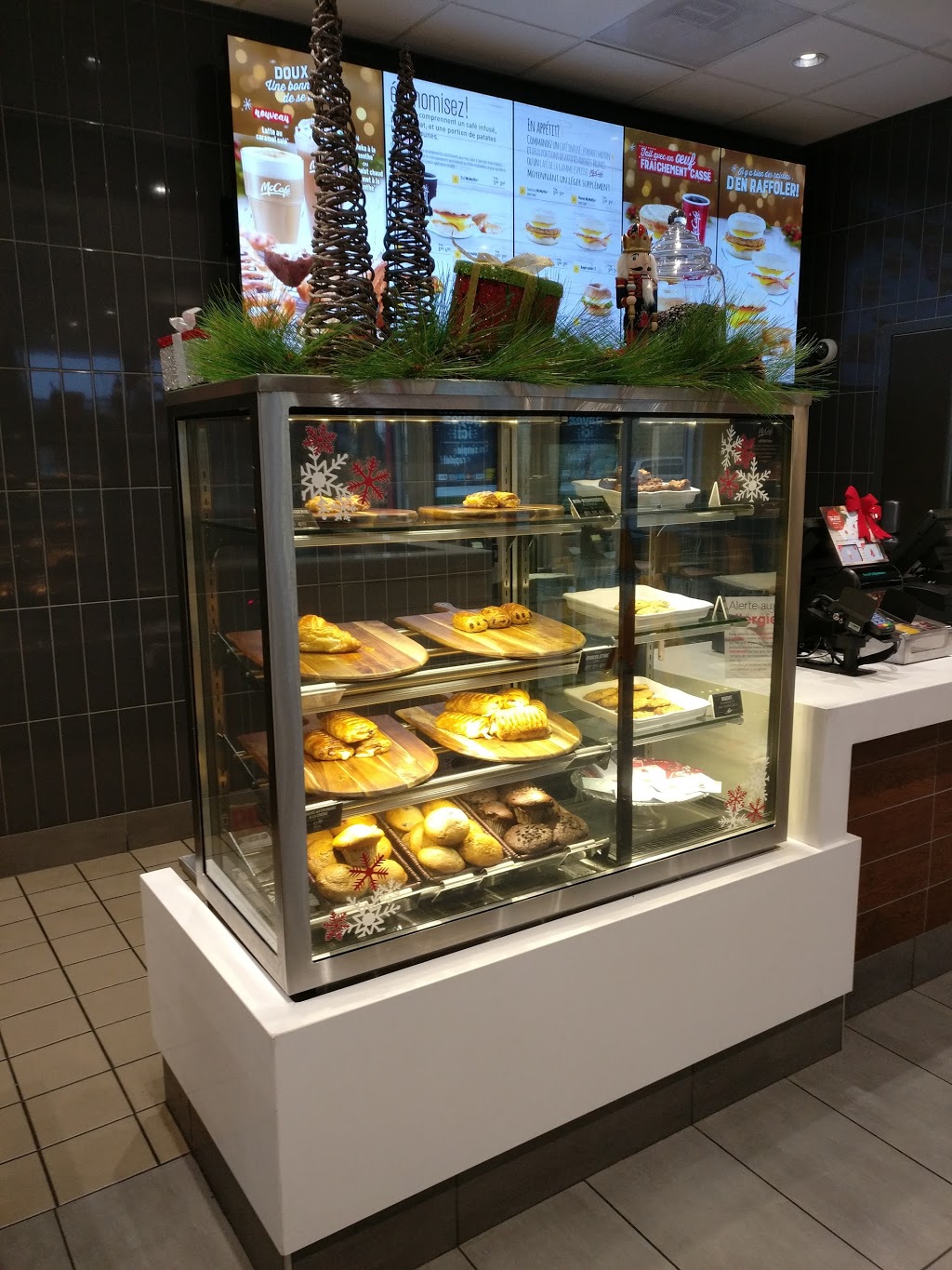 McDonalds | 623 Avenue Marc-Aurèle-Fortin, Laval, QC H7L 0J4, Canada | Phone: (450) 628-5398