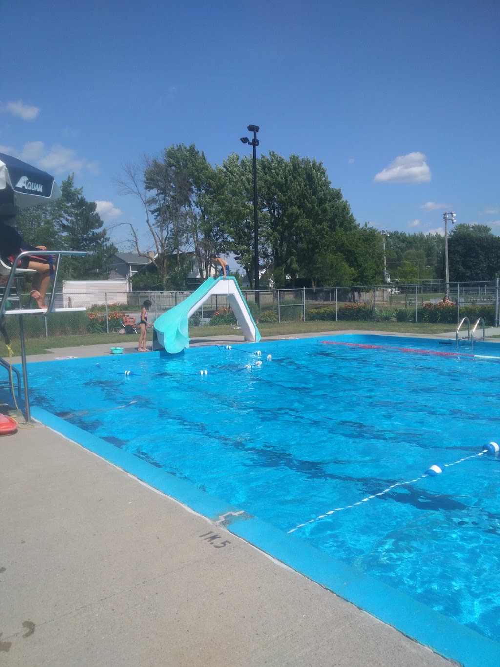 Piscine Douville | 5065 Rue Gouin, Saint-Hyacinthe, QC J2S 1E5, Canada | Phone: (450) 778-8335