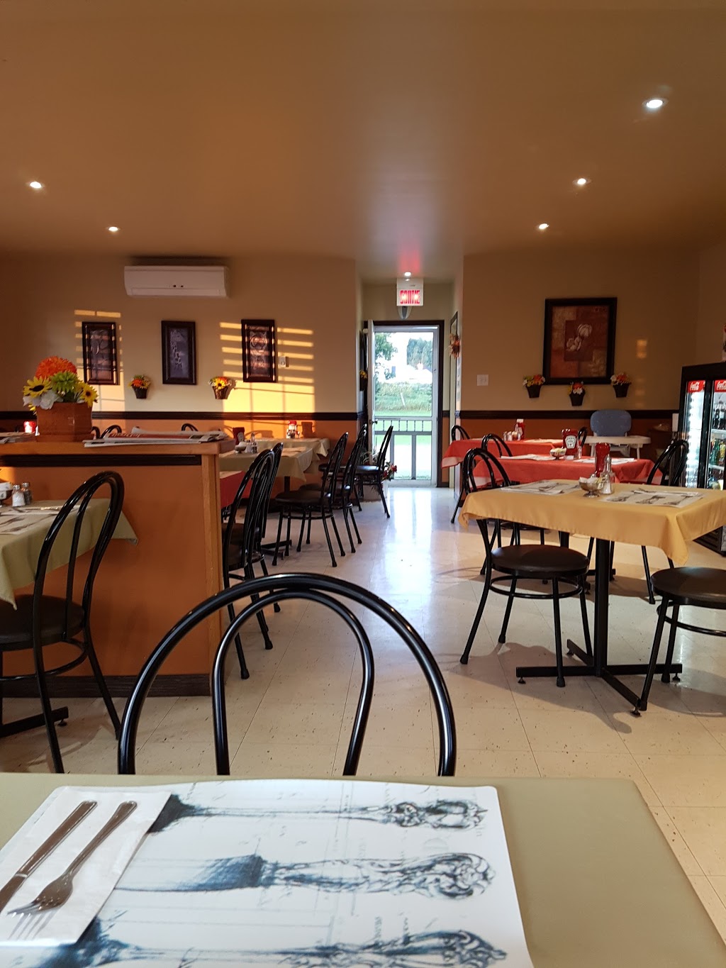 Resto au coin | 1418 QC-309, Notre-Dame-de-la-Salette, QC J0X 2L0, Canada | Phone: (819) 766-2656