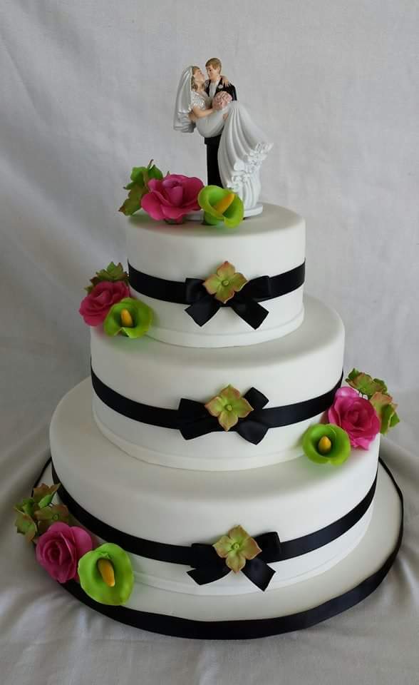 Charismatic Cakes by Jenn | 78 Meadowglade Rd, Courtice, ON L1E 3H9, Canada | Phone: (905) 721-2026