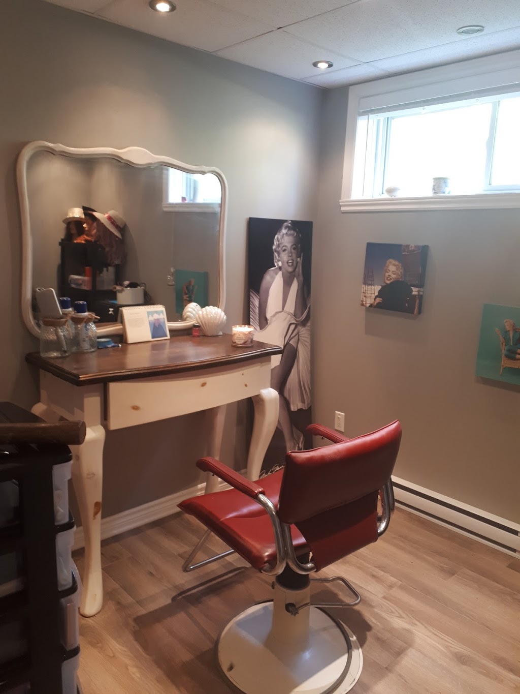 Salon de coiffure Andréanne | 825 Rue des Lievres, Farnham, QC J2N 3C6, Canada | Phone: (438) 863-5348