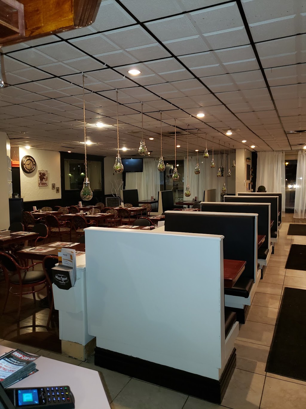 Restaurant Miss Laval | 3129 Bd Dagenais O, Laval, QC H7P 1T8, Canada | Phone: (450) 937-8080