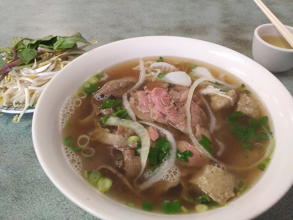 Pho Xuan Noodle House | 920 36 St NE #128, Calgary, AB T2A 6L8, Canada | Phone: (403) 204-1299