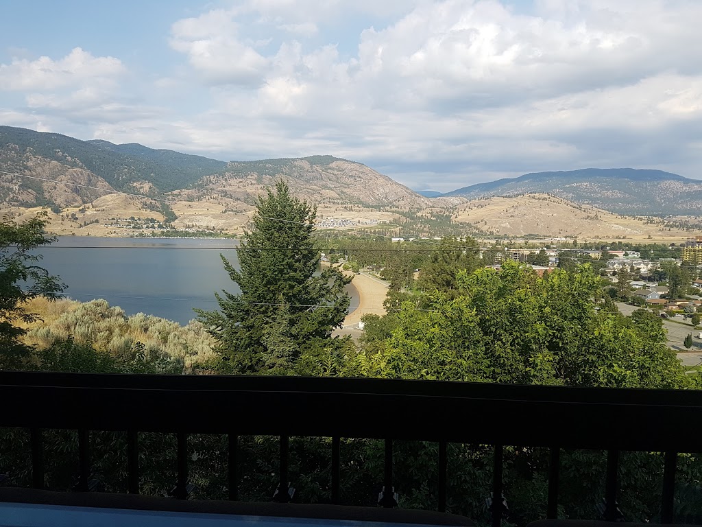 Above the Beach Bed and Breakfast | 102 Spruce Pl, Penticton, BC V2A 8V9, Canada | Phone: (888) 493-7829