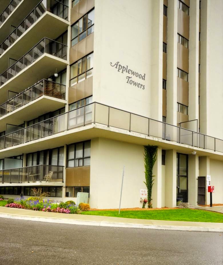 Applewood Towers Apartments | 1055 Bloor St, Mississauga, ON L4Y 2N5, Canada | Phone: (905) 279-2641