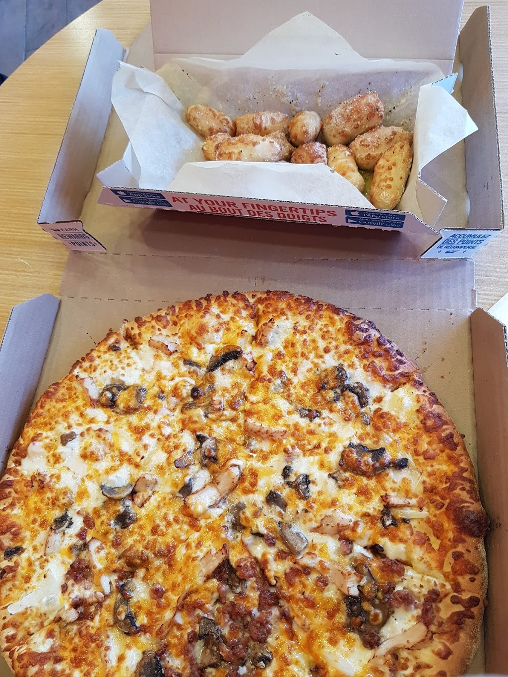 Dominos | 462 Sherbourne St, Toronto, ON M4X 1K2, Canada | Phone: (416) 961-3030