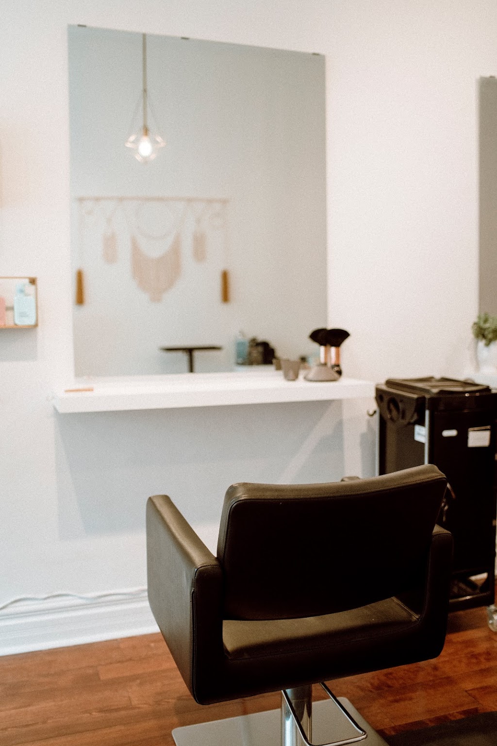 Daughter of Oz Salon | 243 Greenwood Ave, Toronto, ON M4L 2R4, Canada | Phone: (647) 350-5454