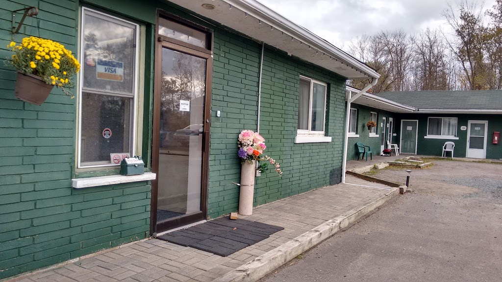 Carriage Inn Motel | 963 Hwy 7, Peterborough, ON K9J 6X7, Canada | Phone: (705) 740-0663