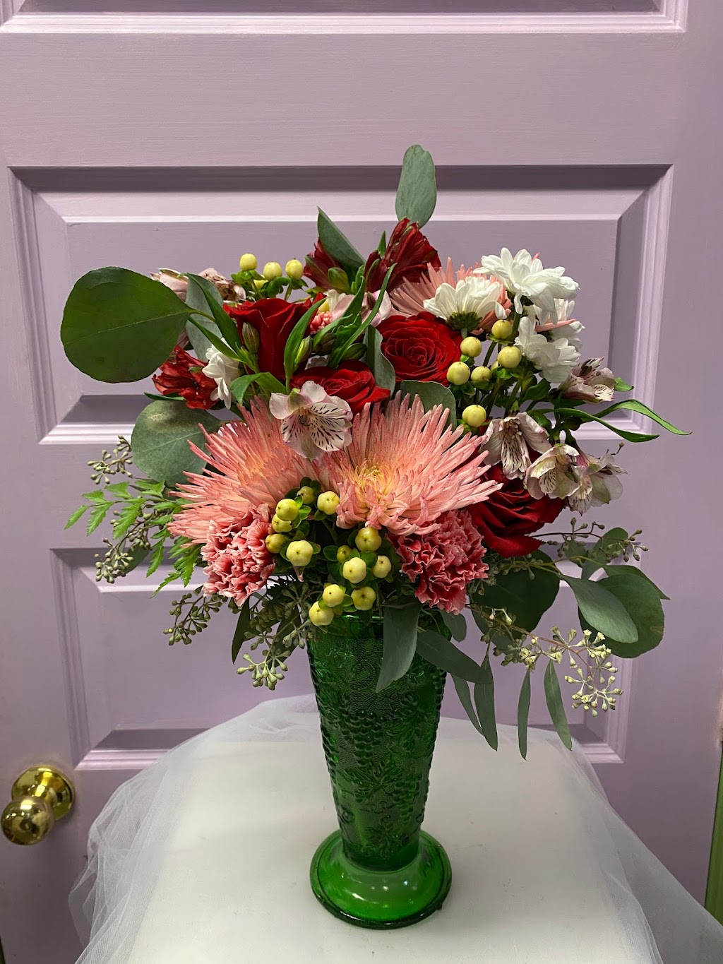 Bordertown Flowers & Frills | 60 S Albion St, Amherst, NS B4H 2W5, Canada | Phone: (902) 667-3811