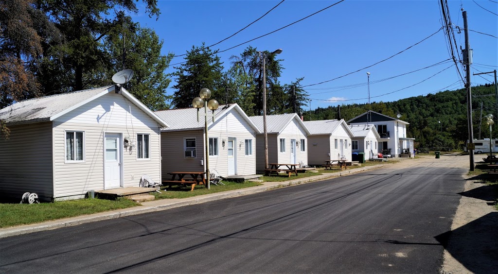 Motel Idéal | 2202 Boulevard Ducharme, La Tuque, QC G9X 4S3, Canada | Phone: (819) 523-2735