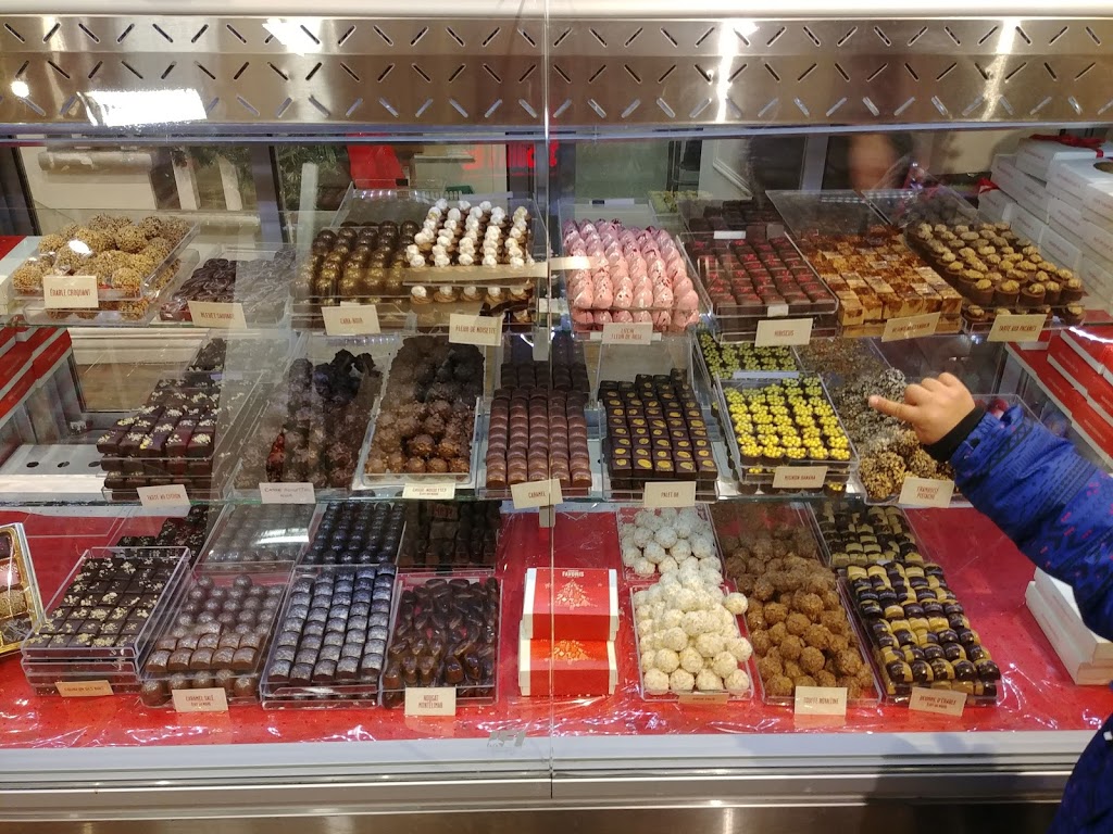 Chocolats Favoris | 32 Avenue Bégin, Lévis, QC G6Y 4B8, Canada | Phone: (418) 833-2287