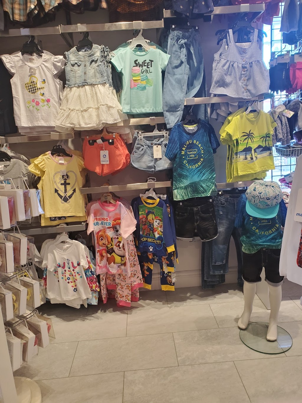 Boutique Bébé N.K inc | 785 Rue de St Jovite, Mont-Tremblant, QC J8E 3J8, Canada | Phone: (819) 321-5578