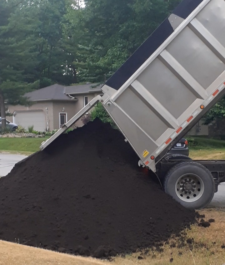 Michelles Topsoil (MTS) | R.R.#2, 8078 ON-26, Stayner, ON L0M 1S0, Canada | Phone: (705) 444-4845