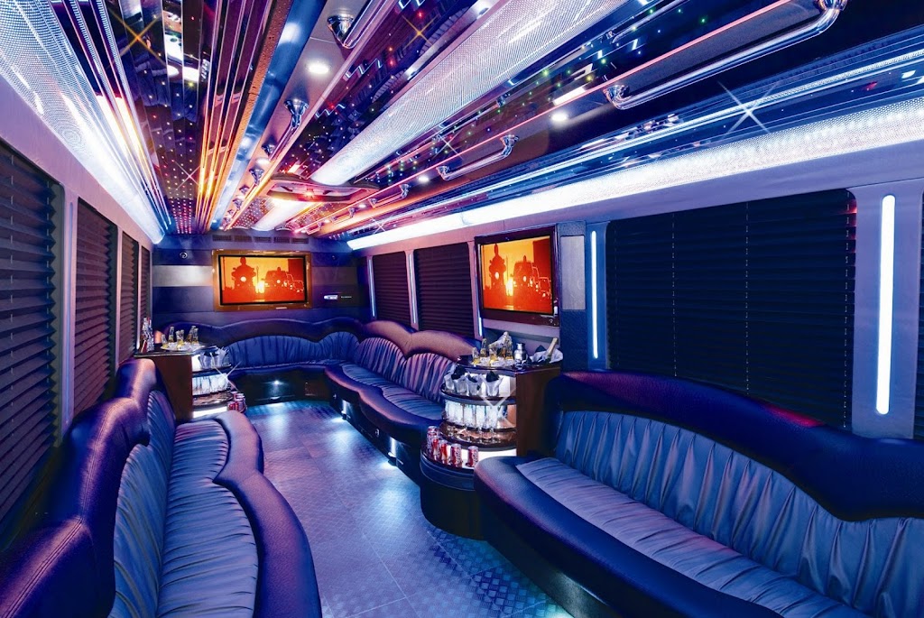 Erinmills Limousines & Luxury Coaches | 4000 Steeles Ave W Unit 19, Woodbridge, ON L4L 4V9, Canada | Phone: (905) 856-2044