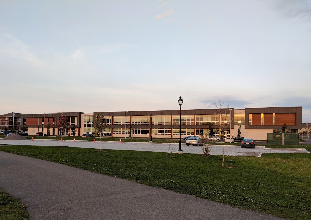 École Madeleine-Brousseau | 1700 Boulevard Lebel, Chambly, QC J3L 0Z9, Canada | Phone: (450) 441-2919