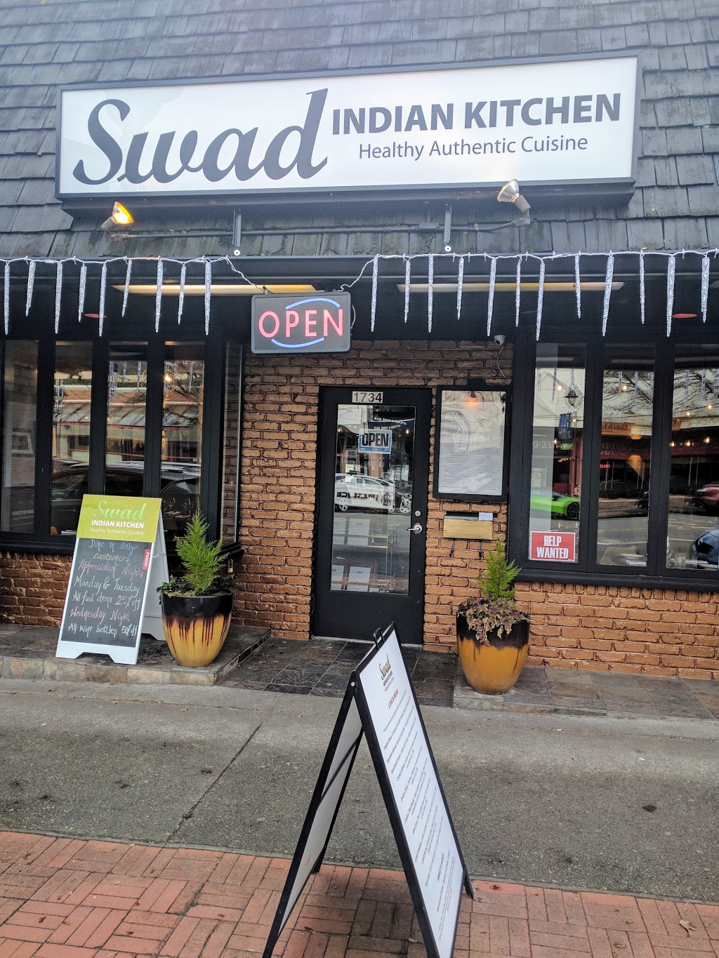 Swad Indian Kitchen | 1734 Marine Dr, West Vancouver, BC V7V 1J3, Canada | Phone: (604) 281-4411