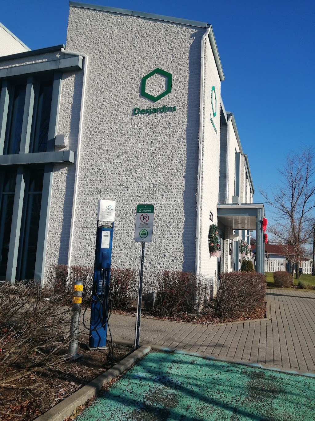 Electric Circuit Charging Station | 501 Rue Beaudoin, Saint-Léonard-dAston, QC J0C 1M0, Canada | Phone: (800) 686-9243