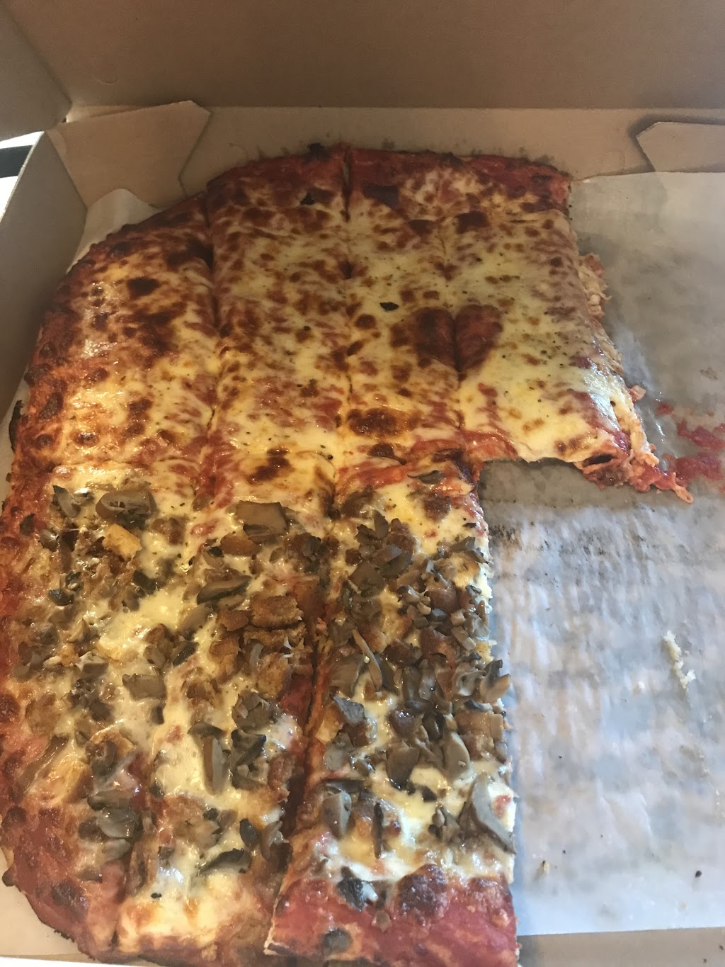 Leonardis Pizzeria Inc. | 614 Grover Cleveland Hwy, Amherst, NY 14226, USA | Phone: (716) 835-8700