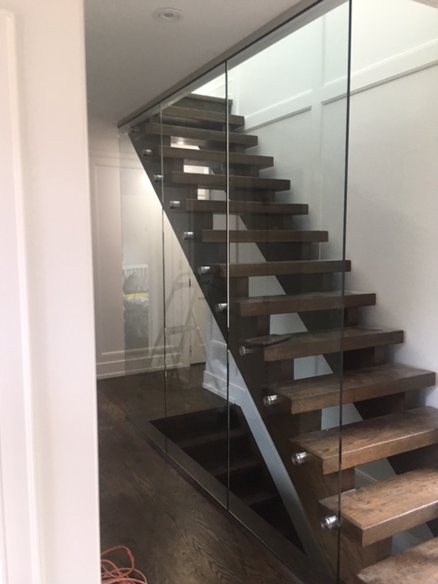 Glass & Mirror Specialists | 134 Beaconsfield Dr, Woodbridge, ON L4H 3N5, Canada | Phone: (416) 825-8561
