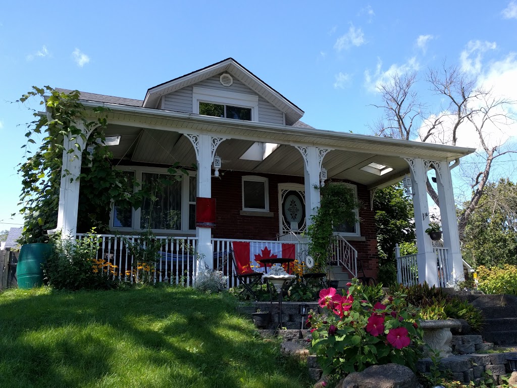 GlenMhor Guesthouse B&B | 5381 River Rd, Niagara Falls, ON L2E 3H1, Canada | Phone: (905) 354-2600