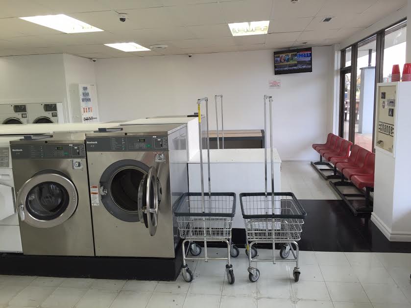 Niagara Coin Laundromat | 488 Lake St, St. Catharines, ON L2N 4H4, Canada | Phone: (905) 906-2184