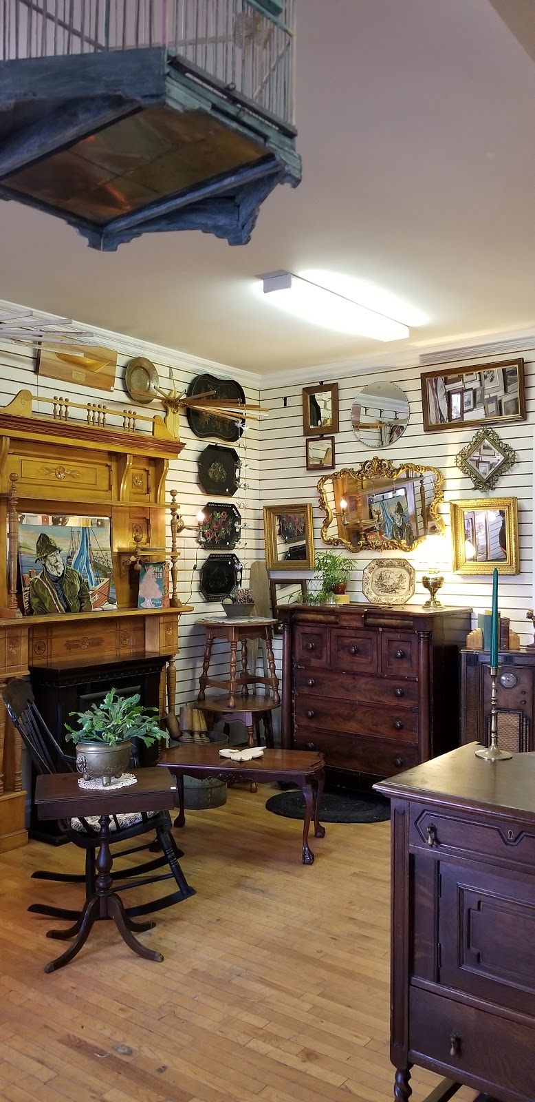 Bankers Hollow Antiques & Collectibles | 647 Main St, Kingston, NS B0P 1R0, Canada | Phone: (902) 670-0895