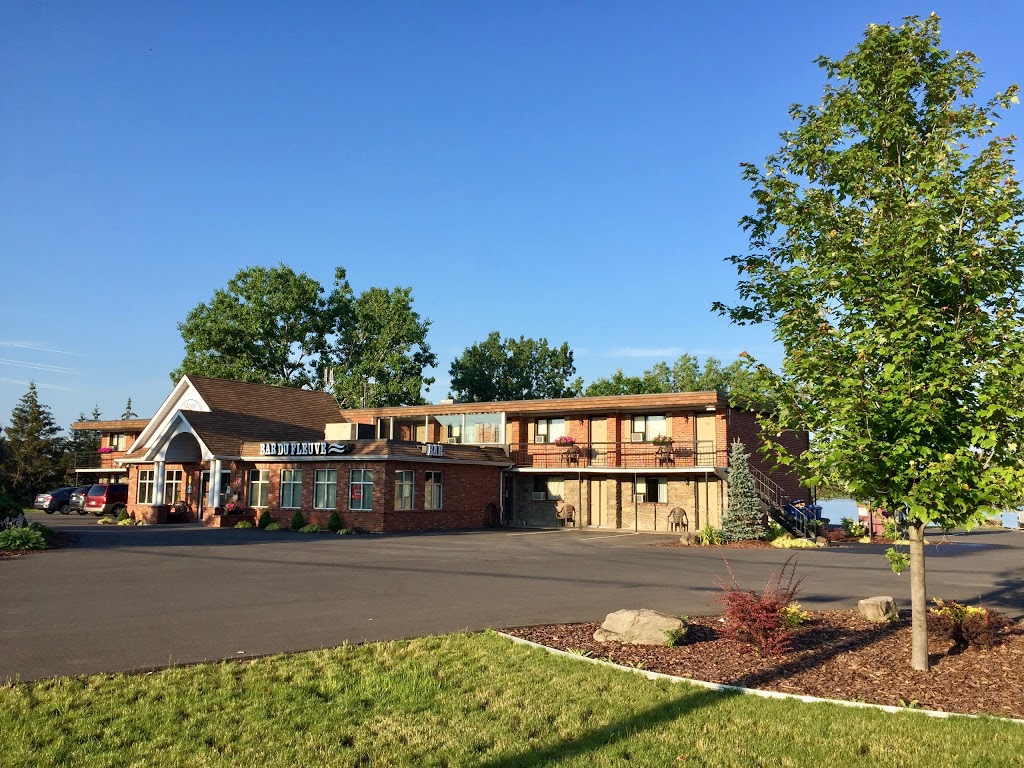 Motel du Fleuve | 5800 Boulevard Marie-Victorin, Brossard, QC J4W 1A4, Canada | Phone: (450) 671-6754