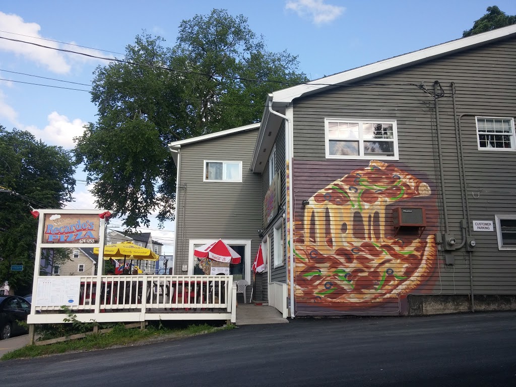 Recardos Pizza | 586 Main St, Mahone Bay, NS B0J 2E0, Canada | Phone: (902) 624-1253