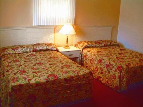 Pelican Motel | 6817 Niagara Falls Blvd, Niagara Falls, NY 14304, USA | Phone: (716) 283-2278