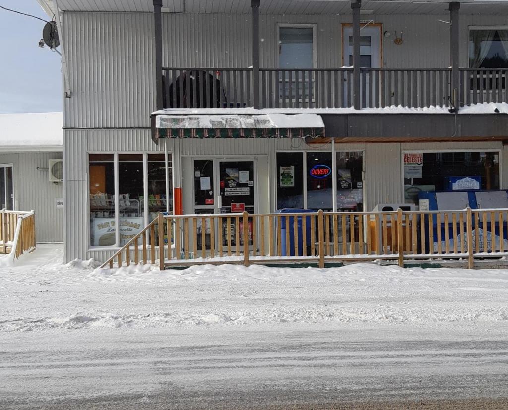 Dépanneur du Fjord Boilleau | 1242 QC-381, Ferland-et-Boilleau, QC G0V 1H0, Canada | Phone: (418) 676-2323