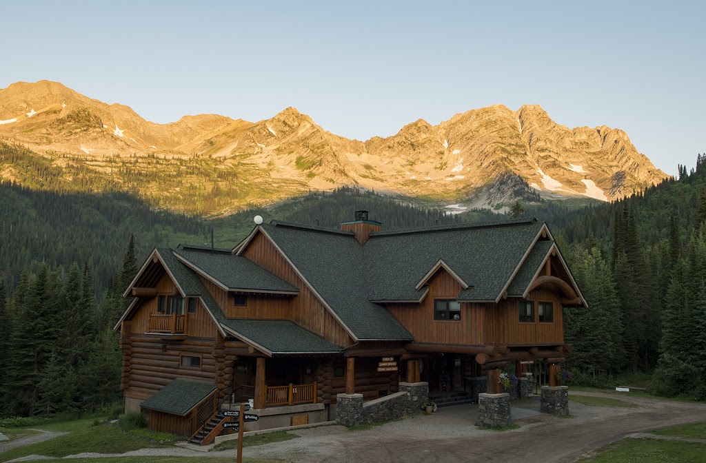 Tamarack Dining Room at Island Lake Lodge | Cedar Ave, Fernie, BC V0B 1M0, Canada | Phone: (250) 423-3700