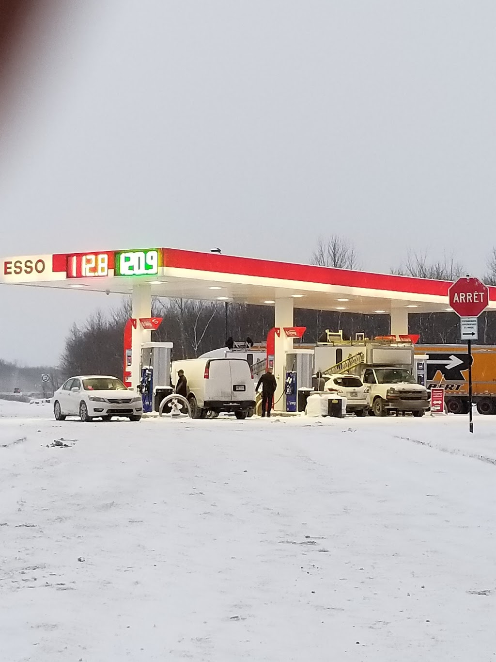 Esso | 161 Autoroute 40 Est #190, Maskinongé, QC J0K 1N0, Canada | Phone: (819) 227-1069