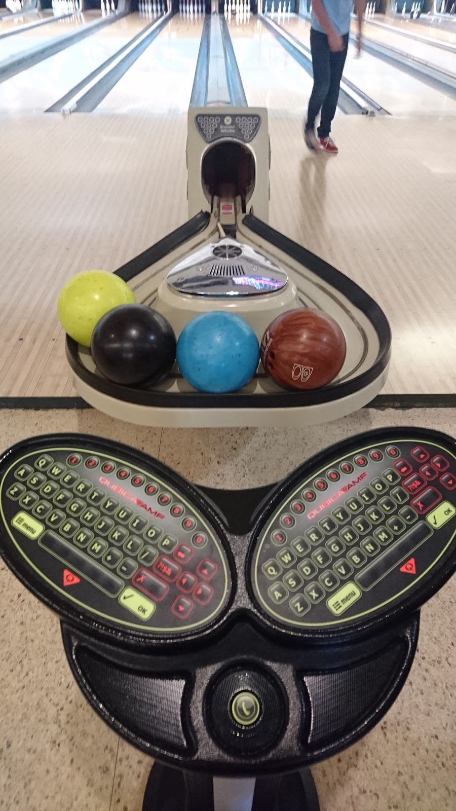 Jeffs Bowl-O-Rama | 968 Niagara St, Welland, ON L3C 1M6, Canada | Phone: (905) 732-7112