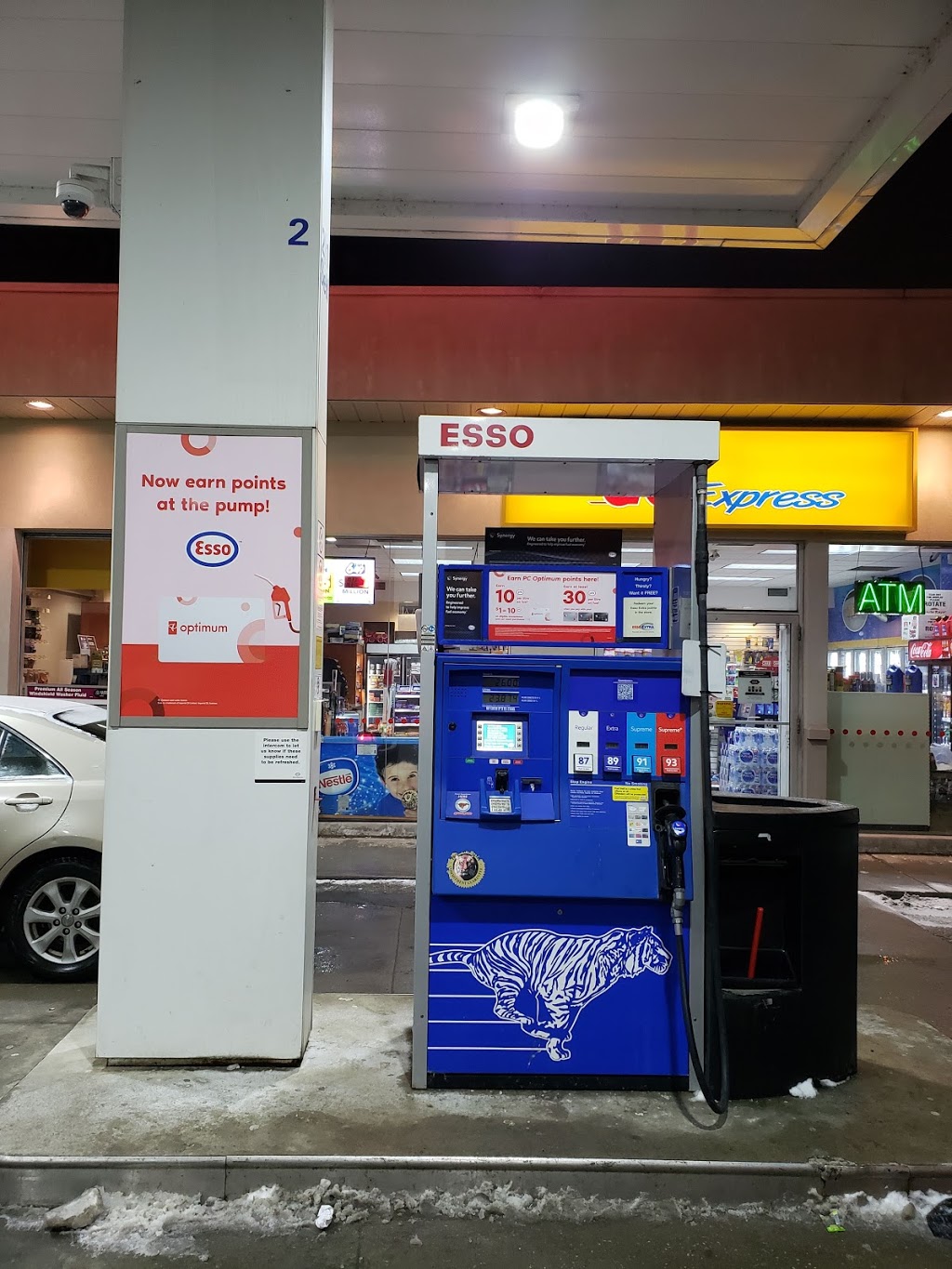 TRETHEWEY ESSO | 66 Trethewey Dr, York, ON M6M 4B4, Canada | Phone: (416) 653-2002