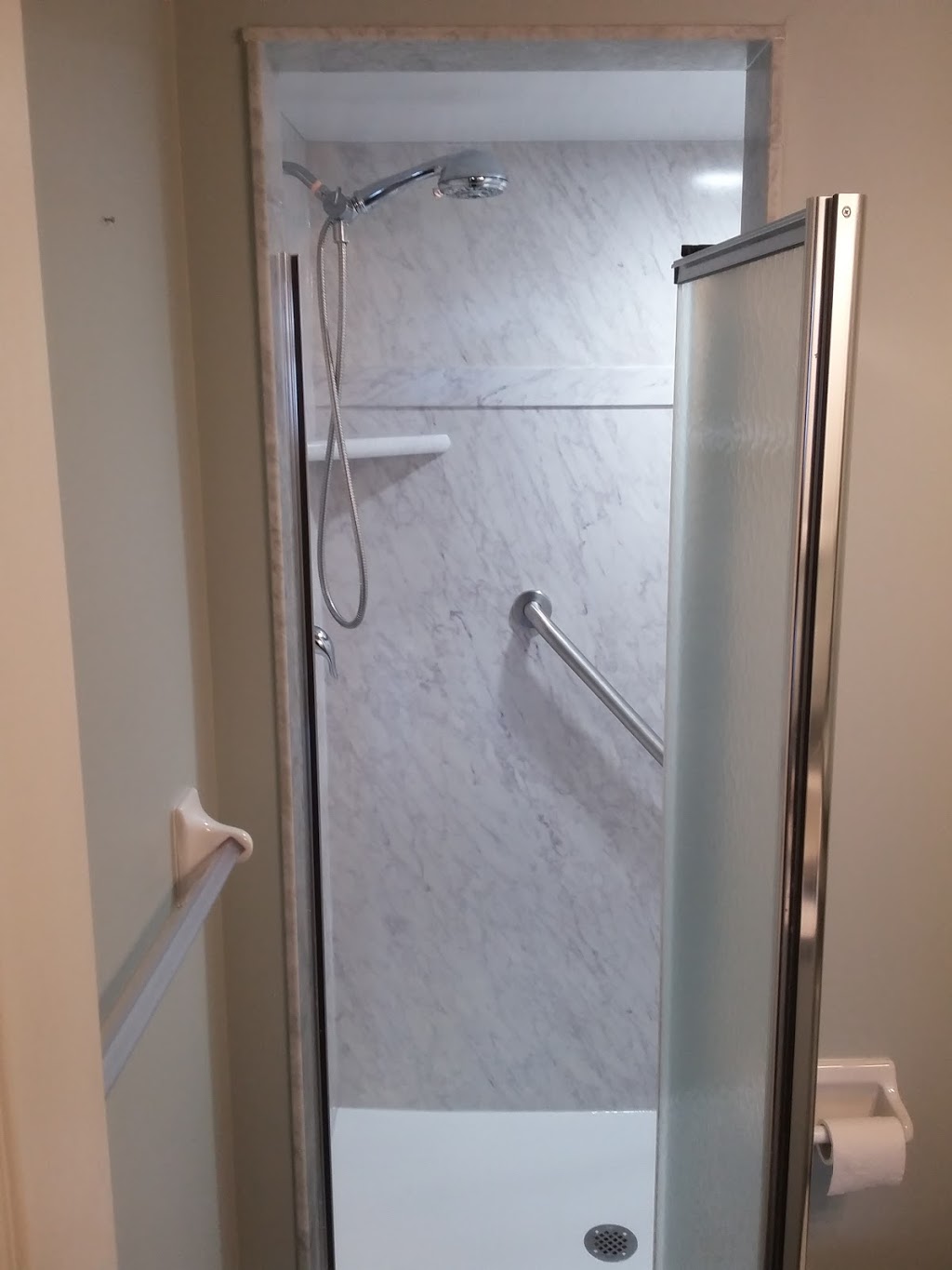 Mobility Bath Systems | 35 Stone Church Rd, Ancaster, ON L9K 1S4, Canada | Phone: (844) 629-5505