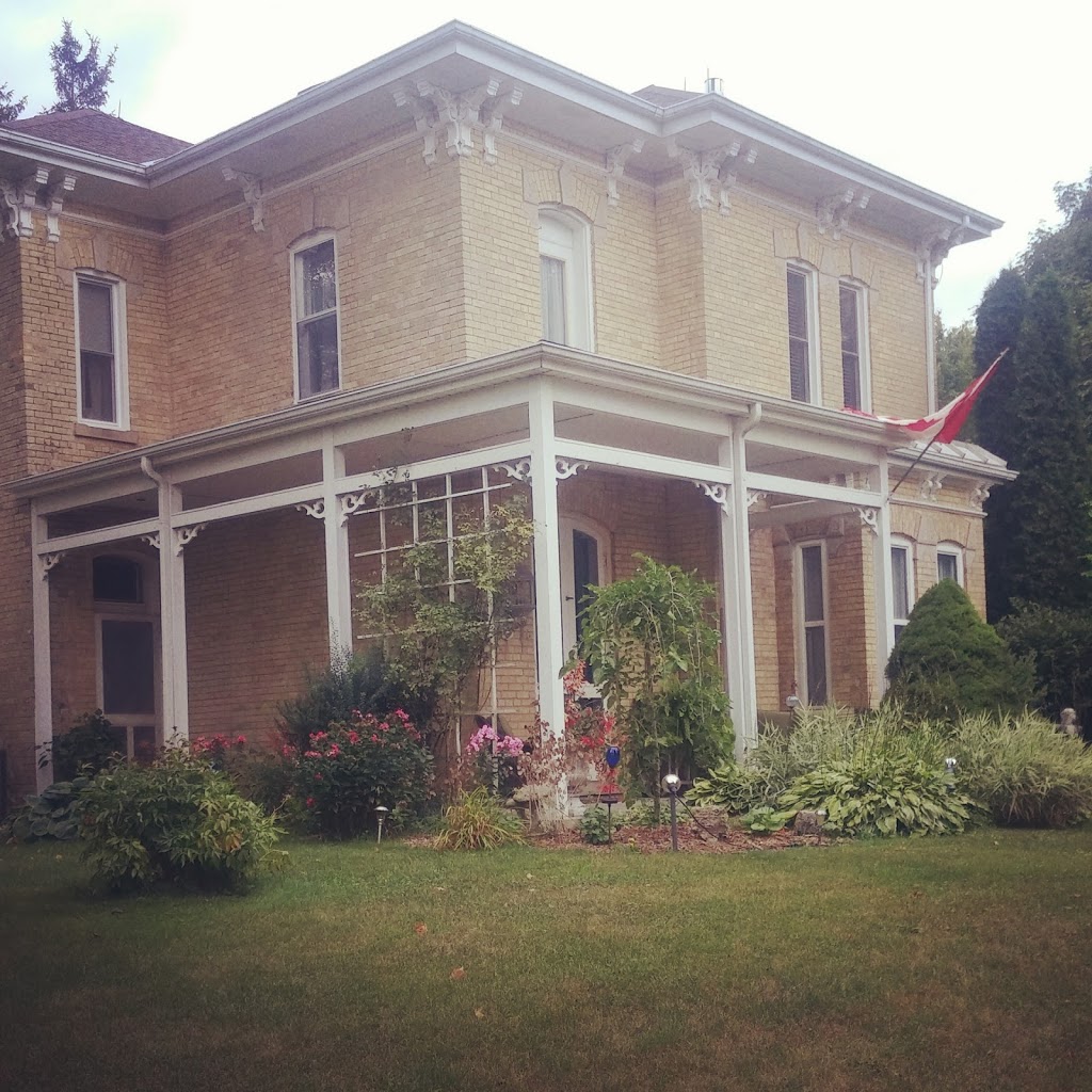 Victorian Pines Bed and Breakfast | 64 Main St, Glencoe, ON N0L 1M0, Canada | Phone: (519) 287-9909