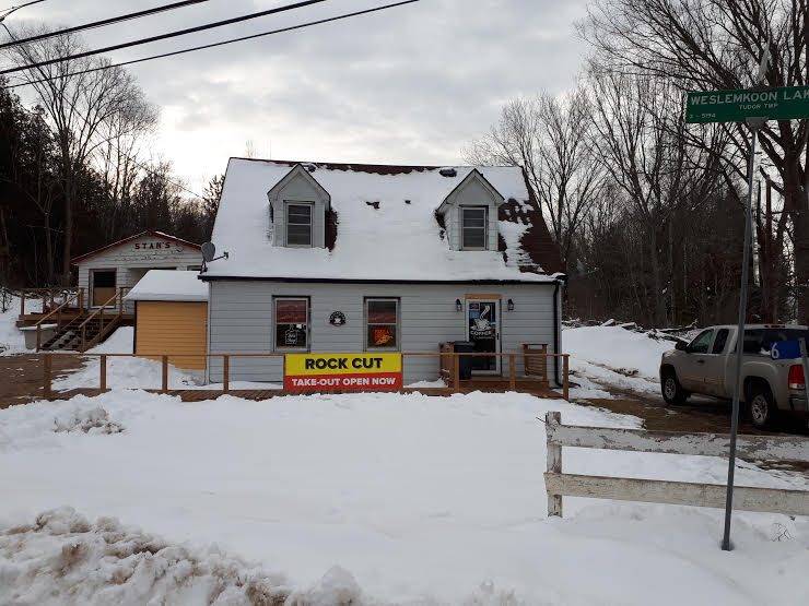 Rock Cut Variety & Grocery | 14 Weslemkoon Lake Rd, Gilmour, ON K0L 1W0, Canada | Phone: (613) 474-1315