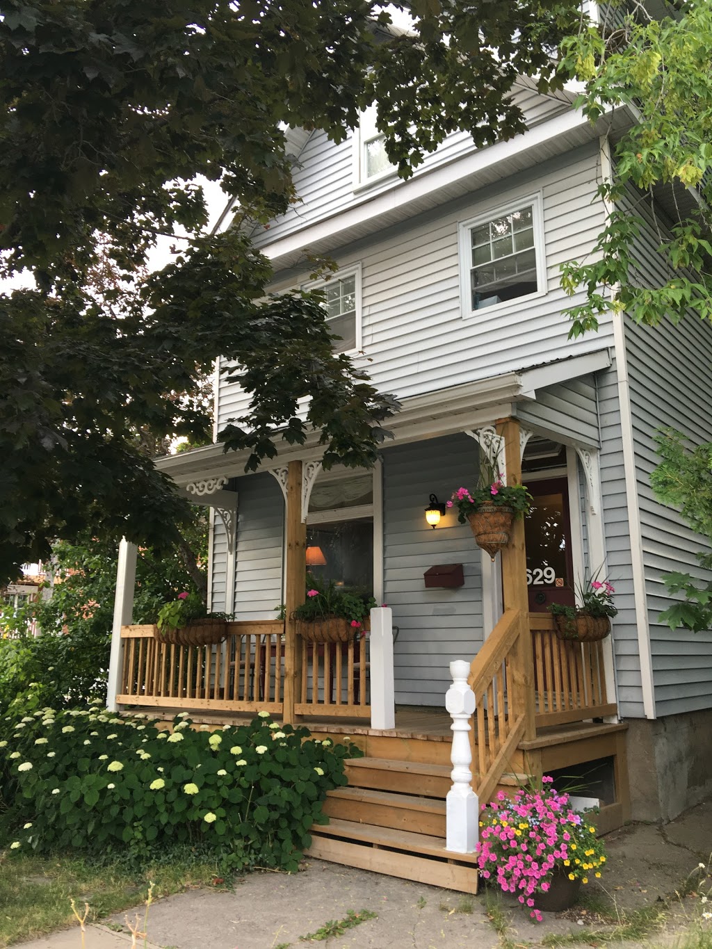 Rosas Bed and Breakfast | 629 Johnson St, Kingston, ON K7L 2A3, Canada | Phone: (613) 546-4848