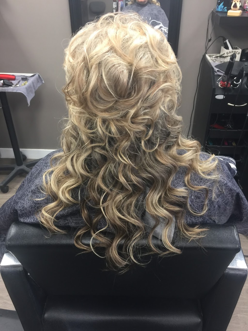 Hot on Top Salon | 1717 Badham Blvd, Regina, SK S4P 0L9, Canada | Phone: (306) 522-1053